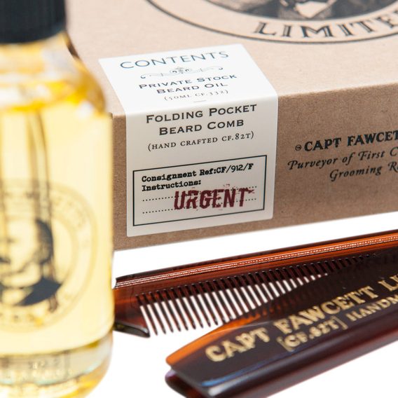 Darčekový set oleja a skladacieho hrebeňa na bradu Cpt. Fawcett Private Stock
