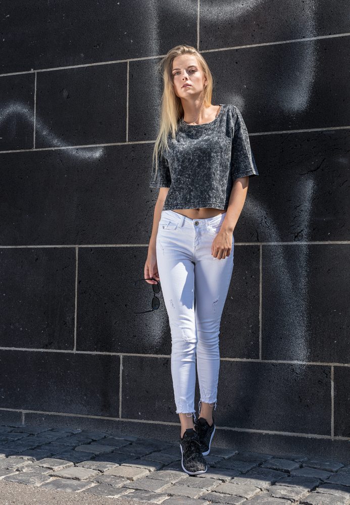 Build Your Brand Dámske crop top tričko Acid Washed - Šedá / čierna | XS