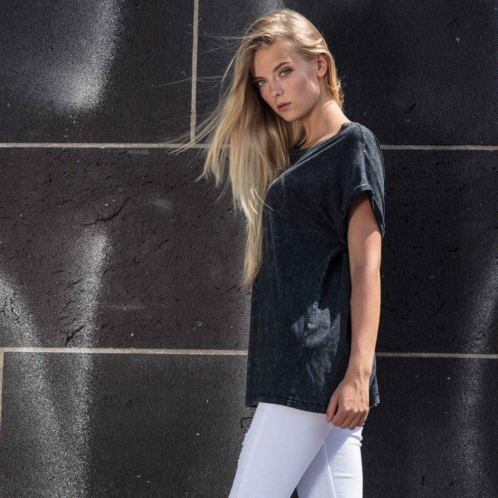 Build Your Brand Ležérní dámské tričko Acid Washed - Teal / černá | XS