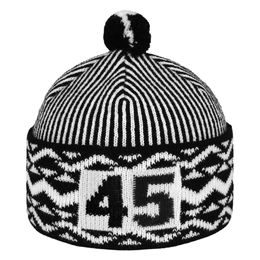 CĂCIULĂ RETRO „ZMIJOVKA“ BONTIS CU CIFRA VÂRSTEI BRODATĂ - FESURI CU POMPON - ACCESORII