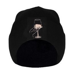 PLETENÁ ČEPICE S VÝŠIVKOU SKLENKA S VÍNEM - VÍNO - OBLEČENÍ