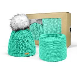 SET CADOU: CĂCIULĂ DAMĂ CU CIUCURE ȘI GULER CIRCULAR - CĂCIULI - ACCESORII