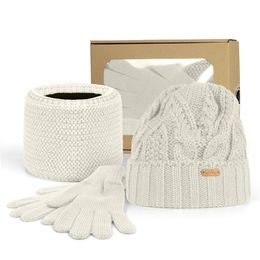 SET CADOU: CĂCIULĂ DAMĂ CU MANȘETĂ, GULER ȘI MĂNUȘI - CĂCIULI - ACCESORII