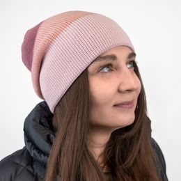 ZIMNÍ SPADENÁ PRUHOVANÁ ČEPICE - PLETENÉ ČEPICE - DOPLŇKY