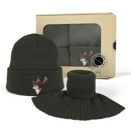 GESCHENKSET: BESTICKTE MÜTZE FÜR JÄGER UND GESTRICKTER SCHAL - MÜTZEN - CAPS UND MÜTZEN