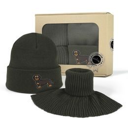 SET CADOU: CĂCIULĂ BRODATĂ PENTRU VÂNĂTORI ȘI GULER TRICOTAT - VÂNĂTOARE - ÎMBRĂCĂMINTE