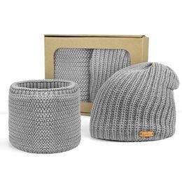 DÁRKOVÉ BALENÍ: DÁMSKÁ SPADENÁ ČEPICE A NÁKRČNÍK - ČEPICE - KŠILTOVKY A ČEPICE