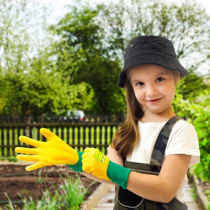 Ako zabaviť deti na záhrade? Nechajte ich sadiť, stavať alebo natierať.