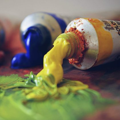 Hogyan lehet kimosni a tempera festéket a ruhából