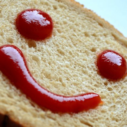 Hogyan lehet eltávolítani a ketchup foltot