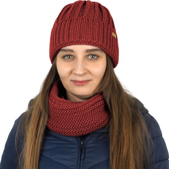 PLETENÁ ČEPICE S ŽEBROVANÝM VZOREM - PLETENÉ ČEPICE - DOPLŇKY