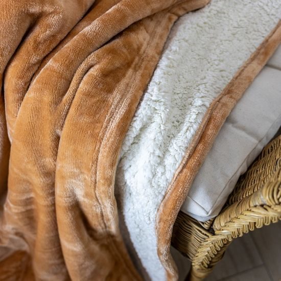 MIKROFLANELOVÁ DEKA S BARANČEKOM - DEKY - DOMÁCNOSŤ