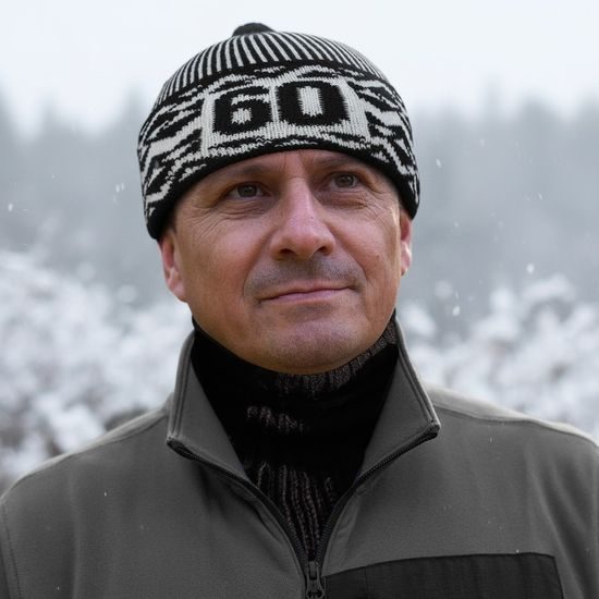 DARČEKOVÉ BALENIE: JUBILEJNÁ BUDAJKA BONTIS S PLETENÝM NÁKRČNÍKOM - ČIAPKY S BRMBOLCOM - ŠILTOVKY A ČIAPKY