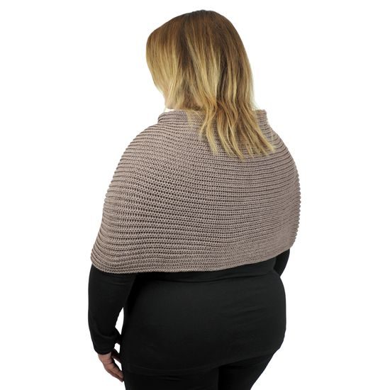 MODELKA MĚŘÍ 156 CM A NOSÍ VELIKOST XL - SVETRY - OBLEČENÍ