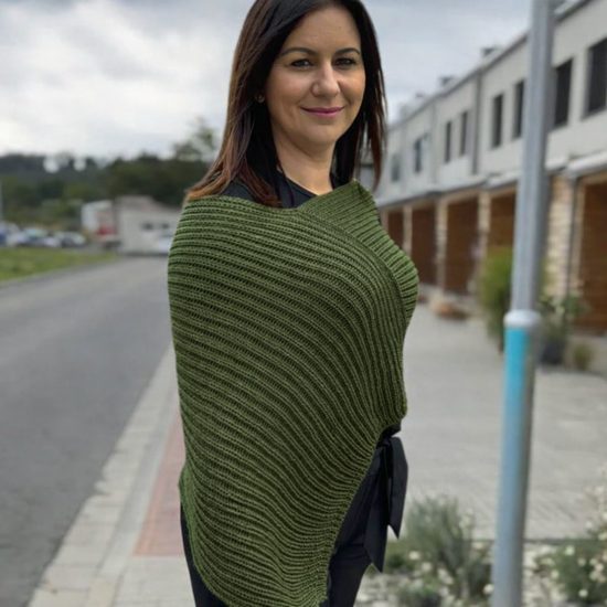 PLETENÉ PONČO - SVETRY - OBLEČENÍ