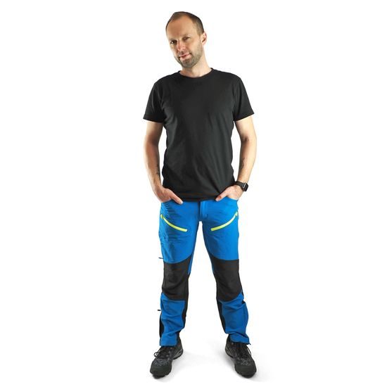 MODELUL MĂSOARĂ 176 CM ȘI POARTĂ O MĂRIME 50 - PANTALONI OUTDOOR - ECHIPAMENT SPORTIV