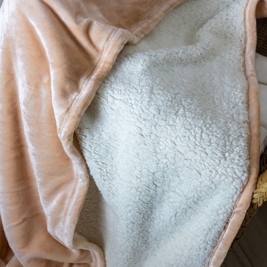 PĂTURĂ DIN MICROFLANEL CU IMITAȚIE DE MIELUȘEL - PĂTURI - GOSPODĂRIE