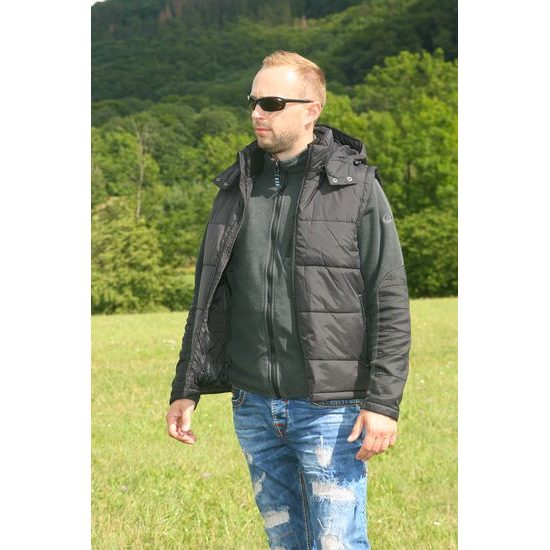 MODEL MĚŘÍ 176 CM A MÁ NA SOBĚ VELIKOST M - VESTE MATLASATE - ÎMBRĂCĂMINTE