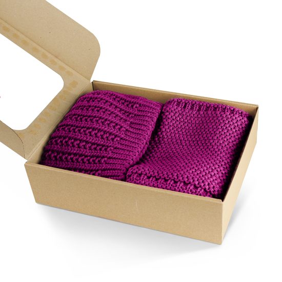 GESCHENKSET: MÜTZE MIT PFERDESCHWANZÖFFNUNG UND RUNDSCHAL - GESCHENKSETS - SETS UND GESCHENKE