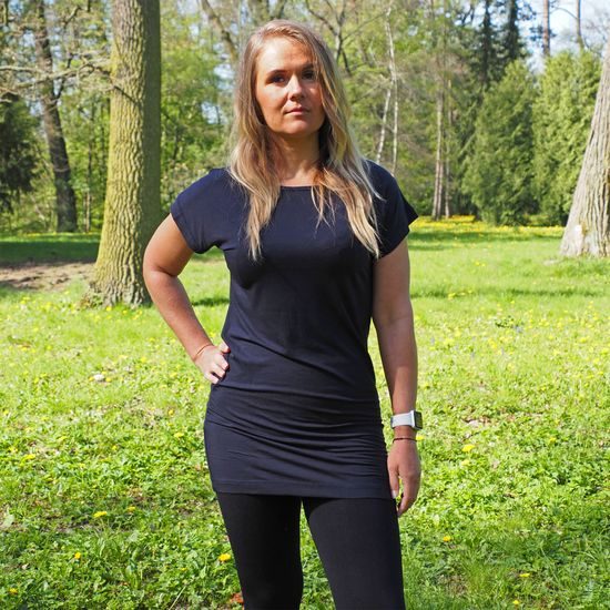 DAS MODEL IST 161 CM GROSS UND TRÄGT GRÖSSE XS - KURZARM-T-SHIRTS - KLEIDUNG