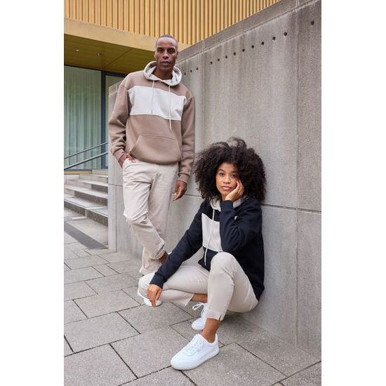 MIKINA S KONTRASTNÝM PÁSIKOM 8051 - MIKINY CEZ HLAVU - OBLEČENIE