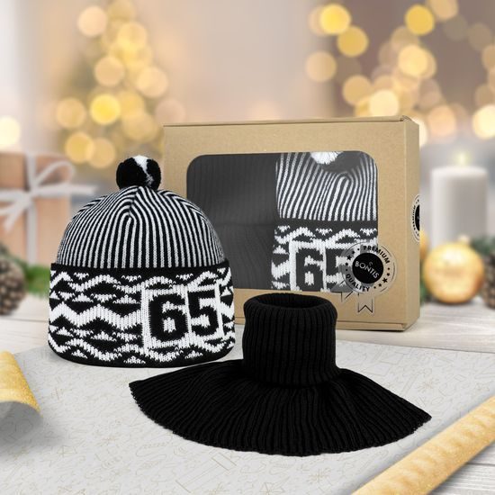 SET CADOU: ZMIJOVKA BONTIS ANIVERSARĂ CU GULER TRICOTAT - FESURI CU POMPON - ACCESORII