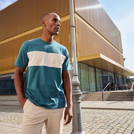 TRIČKO S KONTRASTNÍM PRUHEM 8049 - TRIČKA S KRÁTKÝM RUKÁVEM - OBLEČENÍ