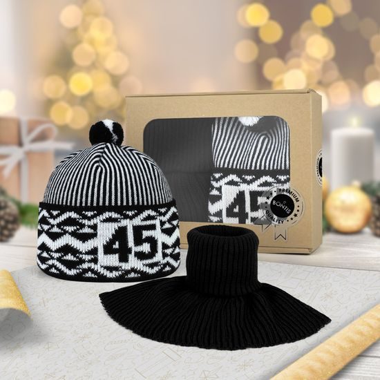 DARČEKOVÉ BALENIE: JUBILEJNÁ BUDAJKA BONTIS S PLETENÝM NÁKRČNÍKOM - ČIAPKY S BRMBOLCOM - ŠILTOVKY A ČIAPKY