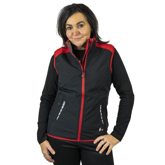 MODELUL MĂSOARĂ 160 CM ȘI POARTĂ O MĂRIME S - VESTE DIN SOFTSHELL - ÎMBRĂCĂMINTE