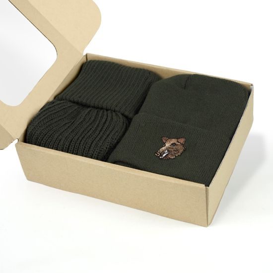 SET CADOU: CĂCIULĂ BRODATĂ PENTRU VÂNĂTORI ȘI GULER TRICOTAT - CĂCIULI - ACCESORII