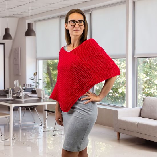 DAS MODEL IST 165 CM GROSS UND TRÄGT GRÖSSE M. - PULLOVER - KLEIDUNG