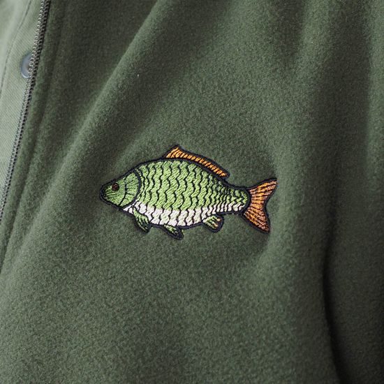 FLEECEWESTE MIT STICKEREI KARPFEN - ANGLER - KLEIDUNG