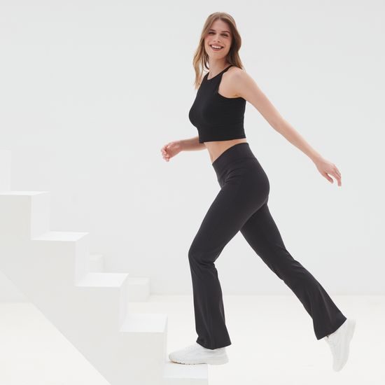 DAMEN-LEGGINGS MIT AUSGESTELLTEM BEIN - SPORT LEGGINGS - SPORT KLEIDUNG