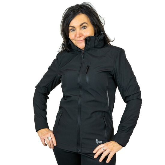 MODELUL MĂSOARĂ 160 CM ȘI POARTĂ O MĂRIME S - GECI SPORT SOFTSHELL - ECHIPAMENT SPORTIV