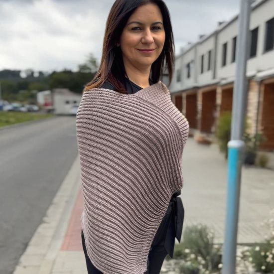 MODELKA MĚŘÍ 170 CM A NOSÍ VELIKOST L. - SVETRY - OBLEČENÍ