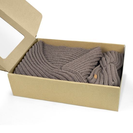 AJÁNDÉKCSOMAG: KÖTÖTT PONCSÓ ÉS FEJPÁNT - UJJATLAN SZVETTEREK - RUHÁZAT