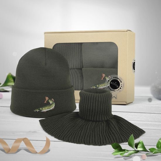 AJÁNDÉKCSOMAG: HORGÁSZ HÍMZÉSES SAPKA ÉS KÖTÖTT NYAKMELEGÍTŐ - SAPKÁK - BASEBALL SAPKÁK ÉS SAPKÁK