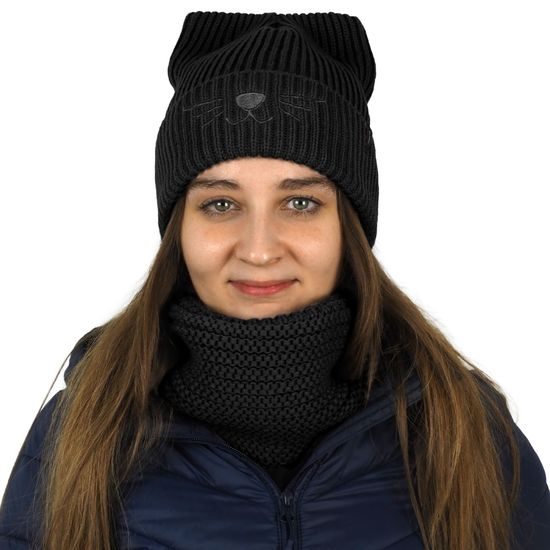 PLETENÁ ČIAPKA S VÝŠIVKOU MAČKA - PLETENÉ ČIAPKY - ŠILTOVKY A ČIAPKY