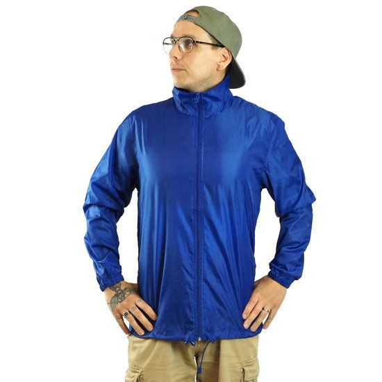 MODELUL MĂSOARĂ 178 CM ȘI POARTĂ O MĂRIME M - JACHETE, GECI - ÎMBRĂCĂMINTE