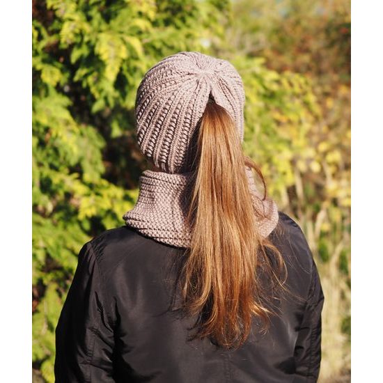 DÁMSKÁ ČEPICE S OTVOREM NA CULÍK - PLETENÉ ČEPICE - KŠILTOVKY A ČEPICE