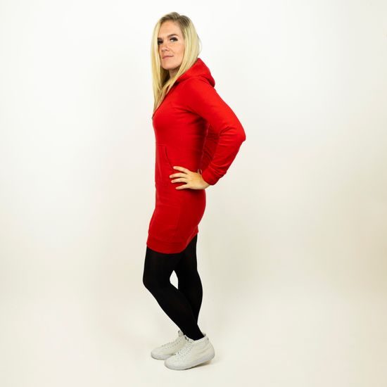 MODELKA MĚŘÍ 161 CM A MÁ NA SOBĚ VELIKOST XS - ŠATY - OBLEČENÍ