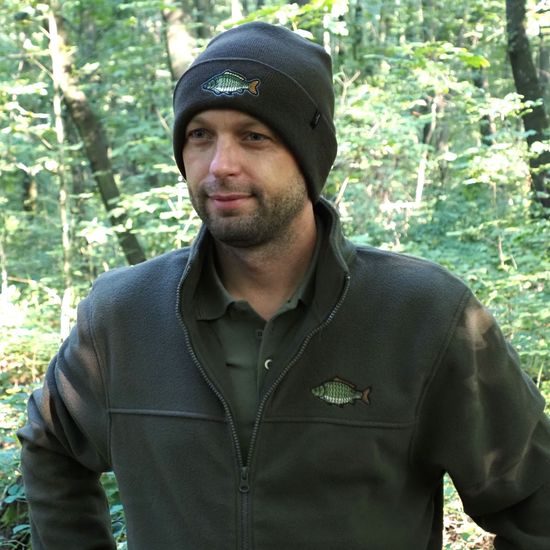 FLEECEJACKE MIT STICKEREI KARPFEN - ANGLER - KLEIDUNG