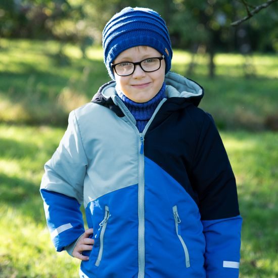 KÖTÖTT CSÍKOS MINTÁS GYEREK SAPKA - GYERMEK SILTES SAPKÁK ÉS SAPKÁK - GYERMEKRUHÁZAT