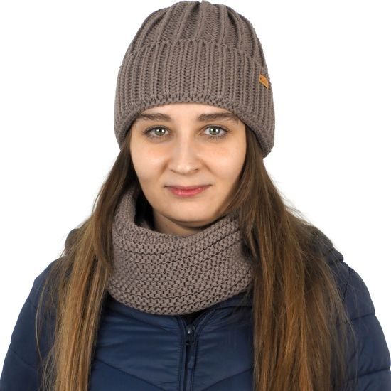 CĂCIULĂ TRICOTATĂ CU MODEL ÎN DUNGI RELIEFATE - CĂCIULI TRICOTATE - ACCESORII