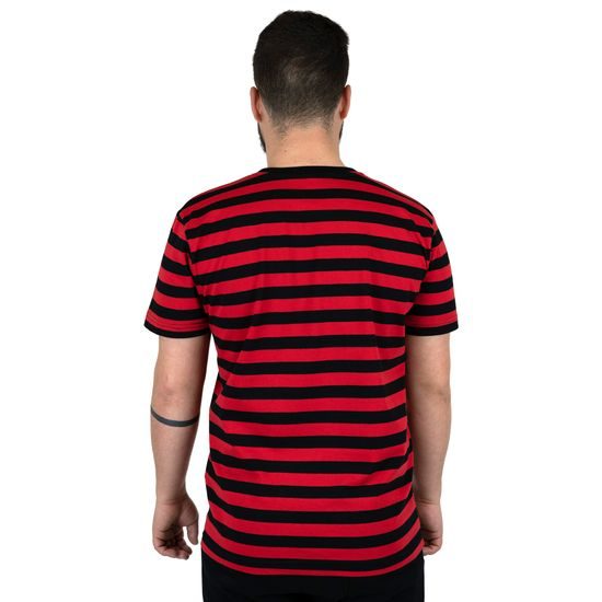 MODELUL MĂSOARĂ 174 CM ȘI POARTĂ O MĂRIME M - TRICOURI MARINĂREȘTI - ÎMBRĂCĂMINTE