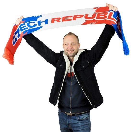 ŠÁLA ČESKÁ REPUBLIKA - PLETENÉ - KŠILTOVKY A ČEPICE