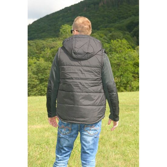 MODEL MĚŘÍ 176 CM A MÁ NA SOBĚ VELIKOST M - VESTE MATLASATE - ÎMBRĂCĂMINTE