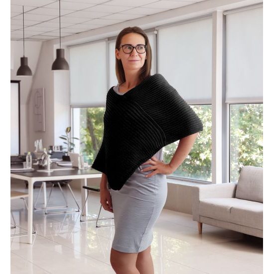 A MODELL 165 CM MAGAS ÉS M MÉRETET VISEL. - SZVETTEREK - RUHÁZAT