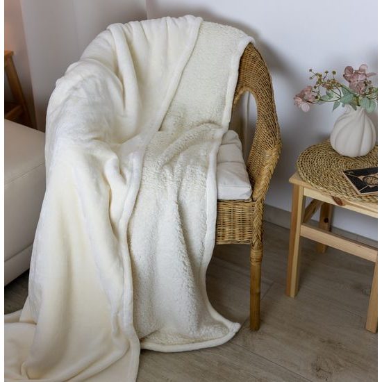 MIKROFLANELOVÁ DEKA S BARANČEKOM - DEKY - DOMÁCNOSŤ