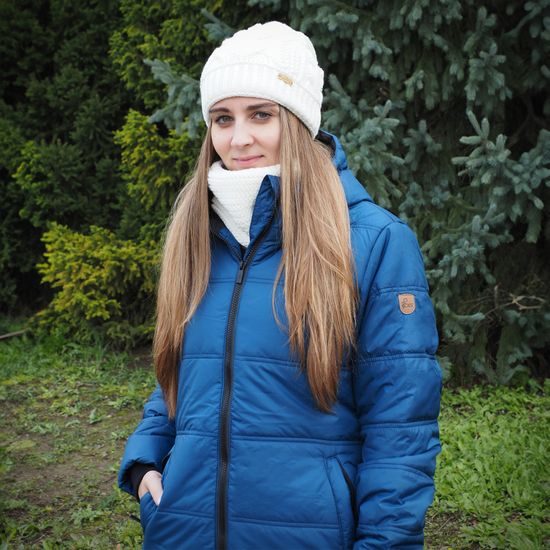 MODELUL MĂSOARĂ 167 CM ȘI POARTĂ O MĂRIME S - GECI MATLASATE ȘI CU PUF - ÎMBRĂCĂMINTE